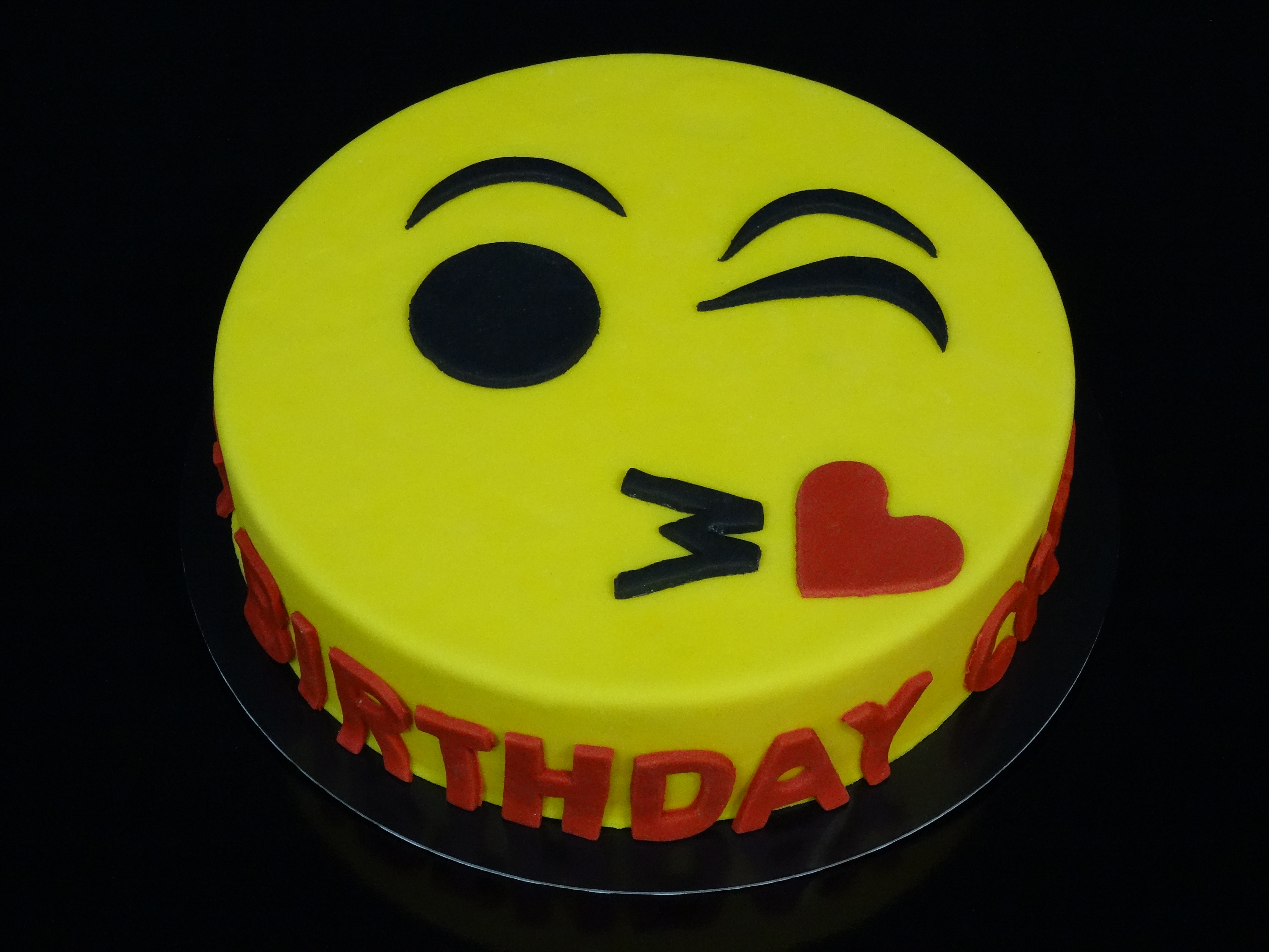 Smiley-Torte Kiss mit Text